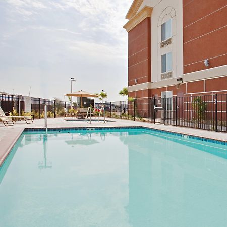 Holiday Inn Express & Suites Dinuba West By Ihg Bagian luar foto