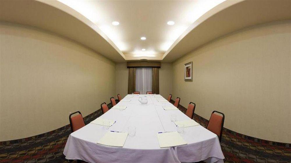 Holiday Inn Express & Suites Dinuba West By Ihg Bagian luar foto