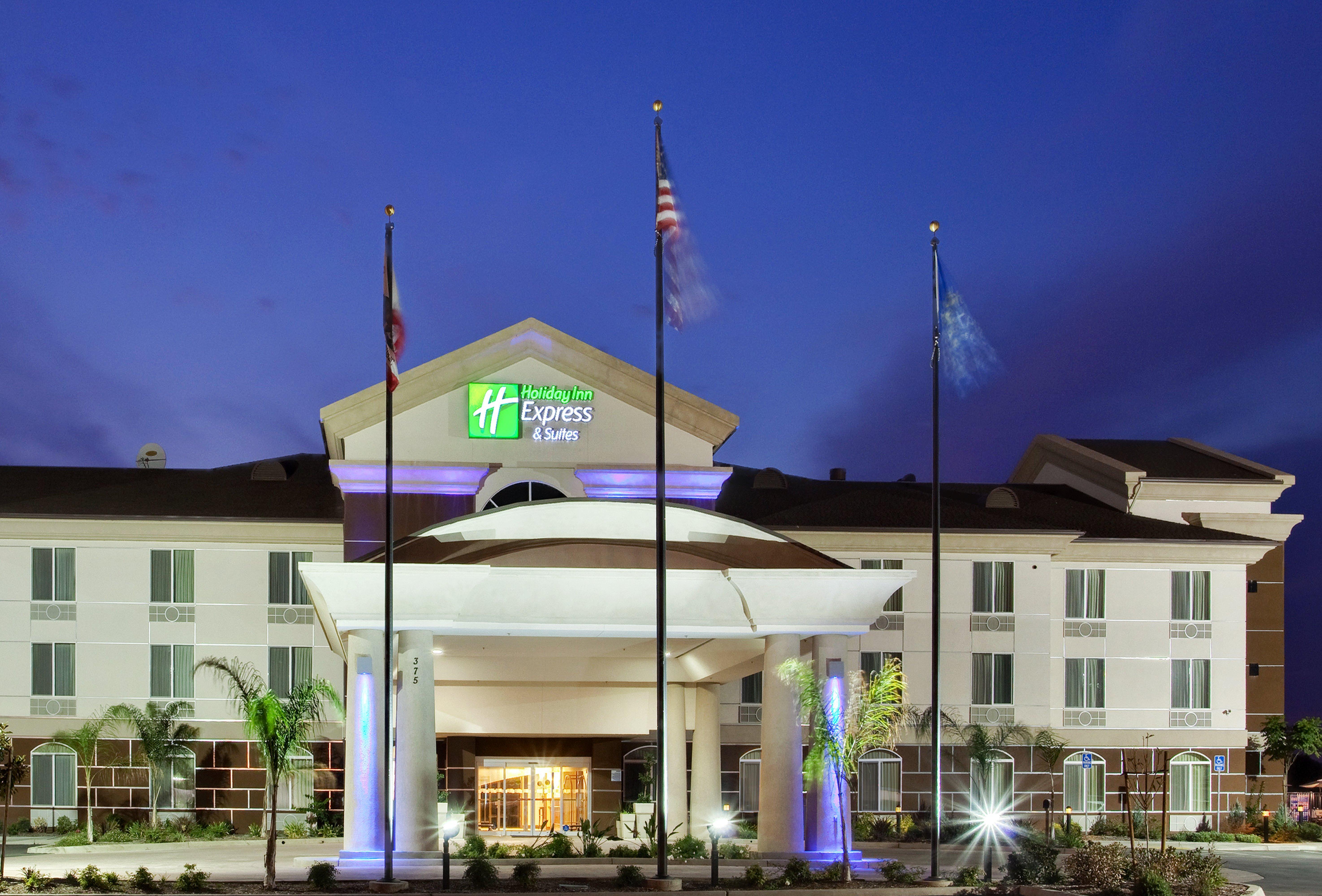 Holiday Inn Express & Suites Dinuba West By Ihg Bagian luar foto