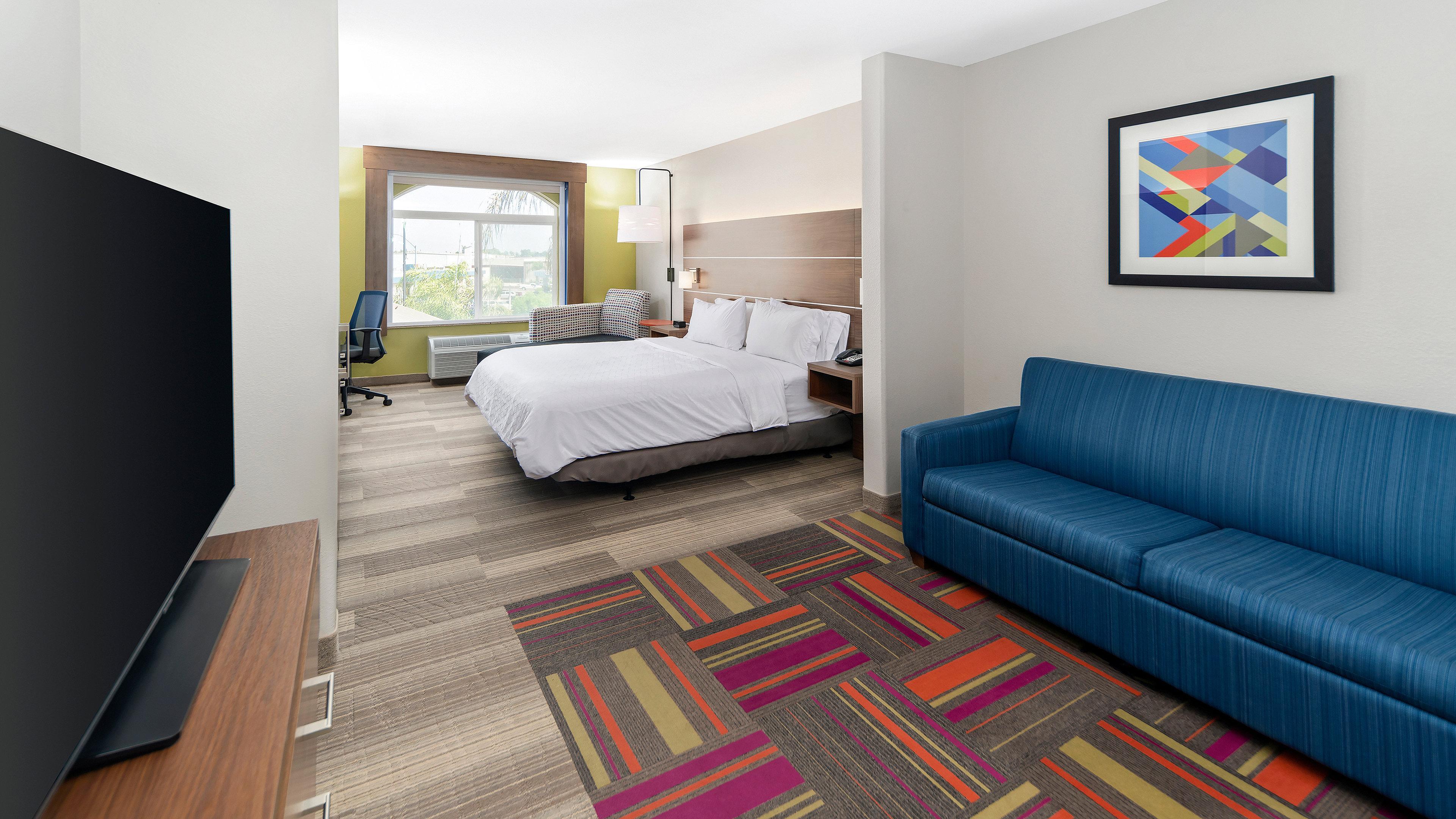 Holiday Inn Express & Suites Dinuba West By Ihg Bagian luar foto