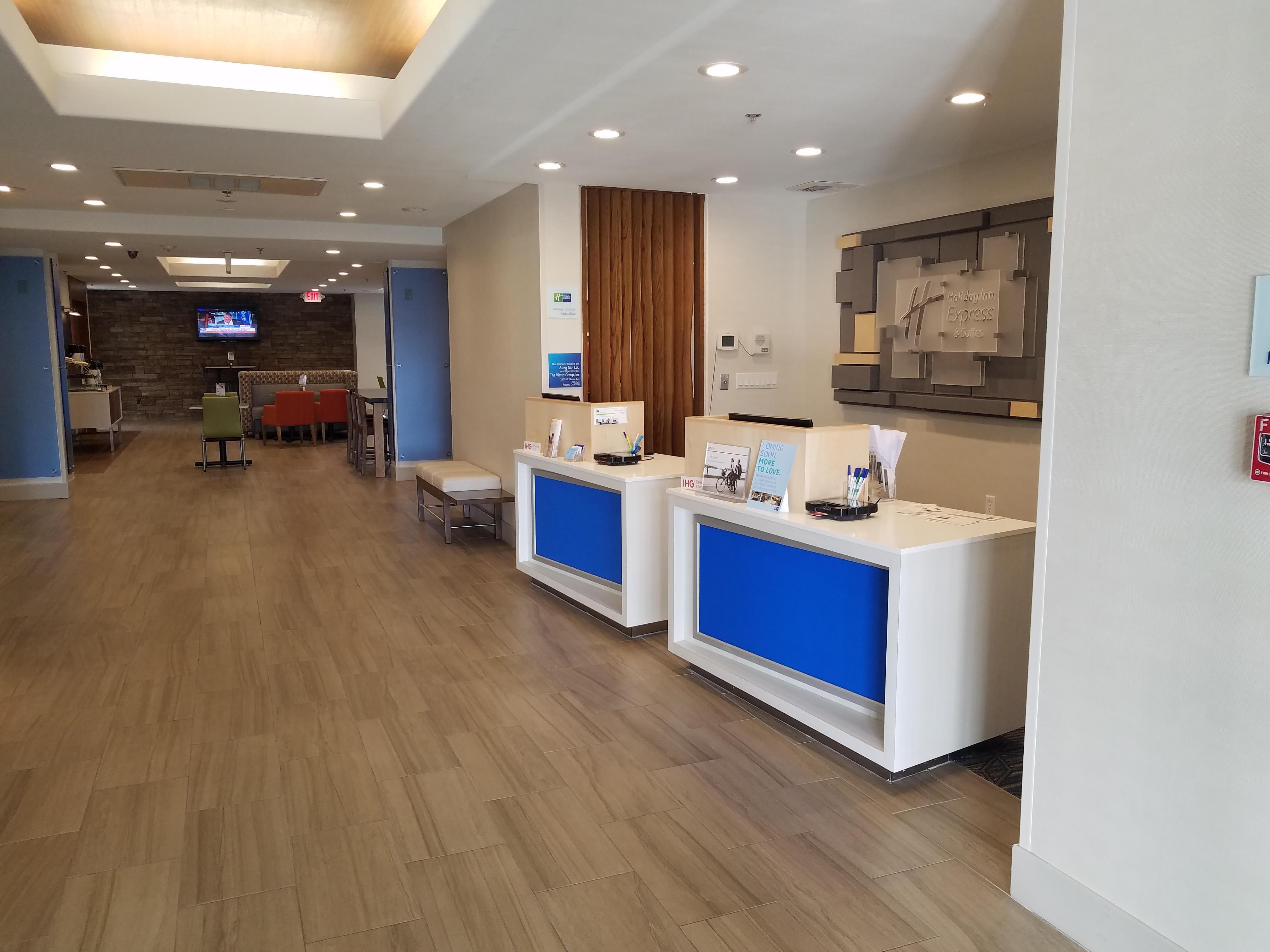 Holiday Inn Express & Suites Dinuba West By Ihg Bagian luar foto