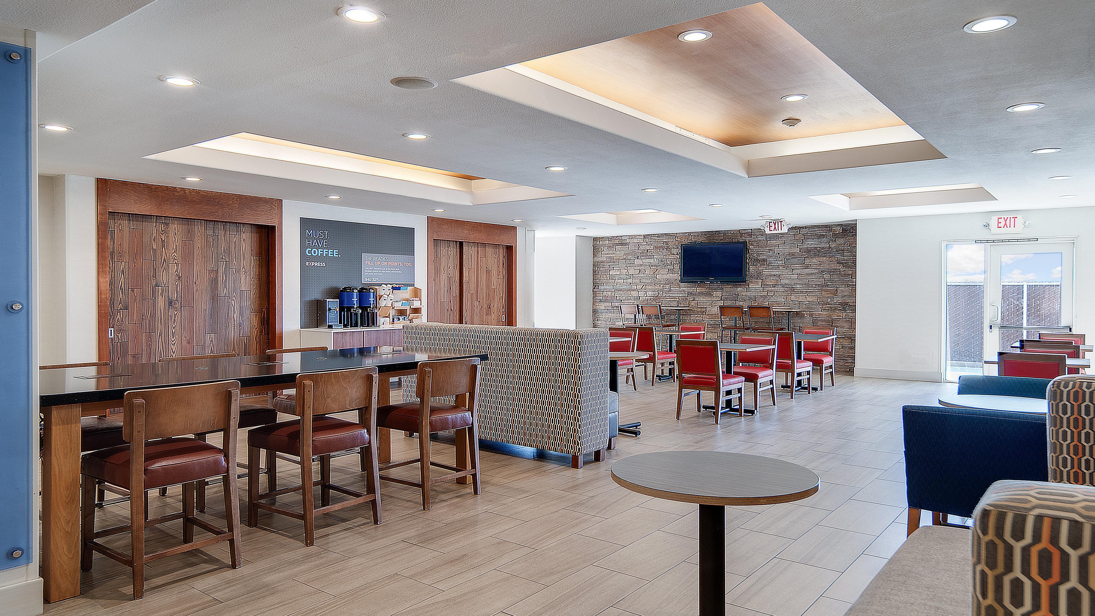 Holiday Inn Express & Suites Dinuba West By Ihg Bagian luar foto