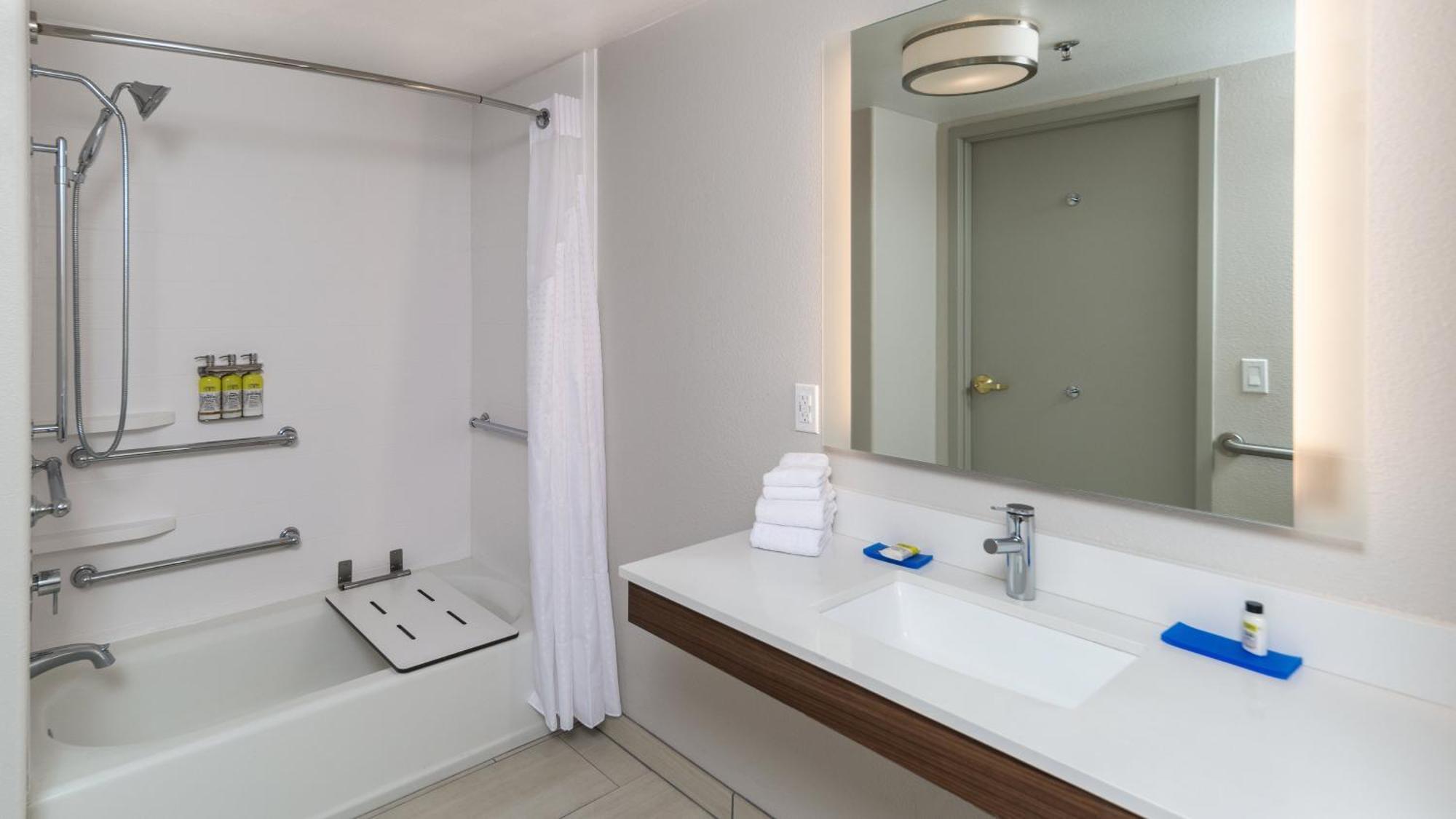 Holiday Inn Express & Suites Dinuba West By Ihg Bagian luar foto