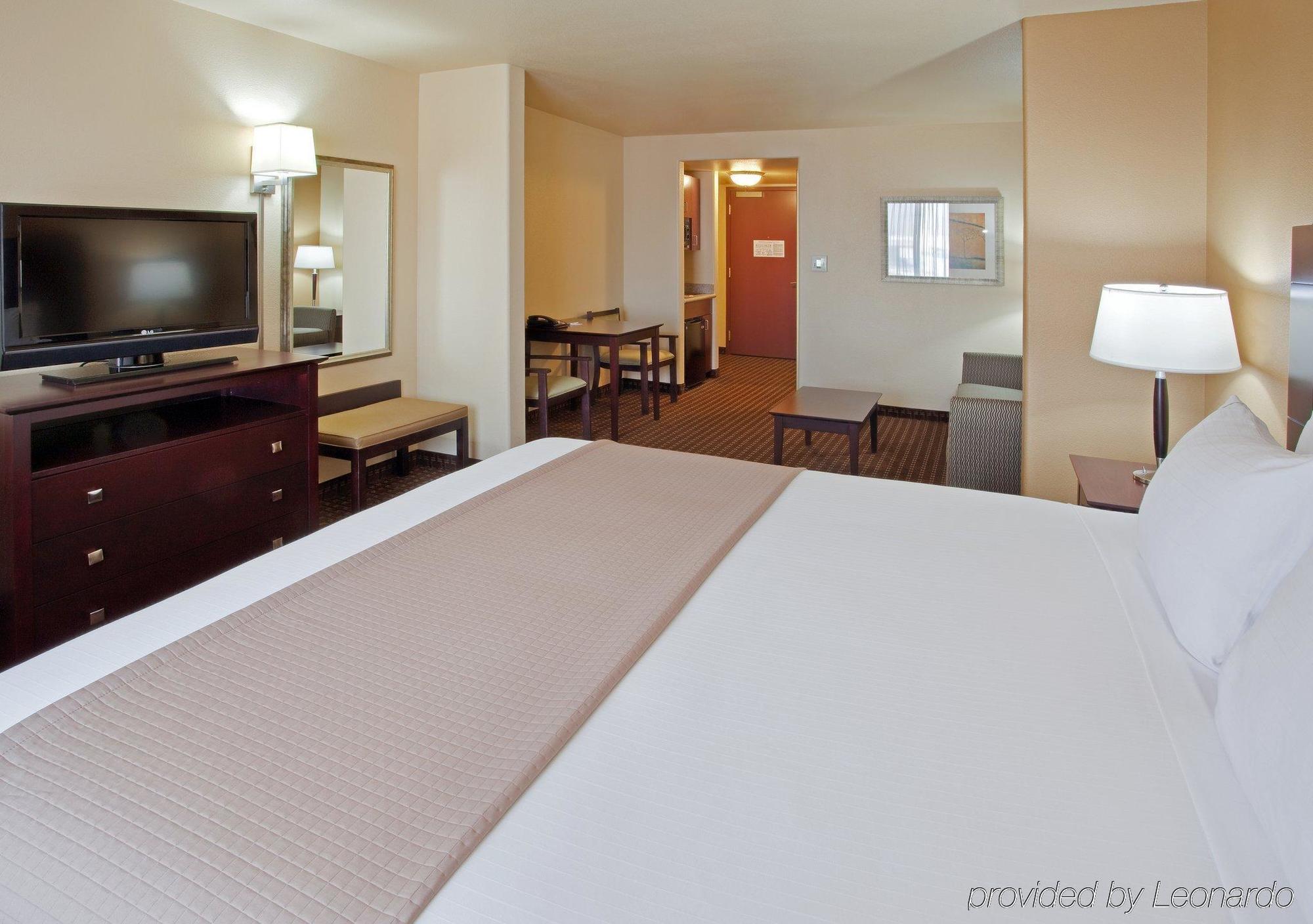 Holiday Inn Express & Suites Dinuba West By Ihg Ruang foto