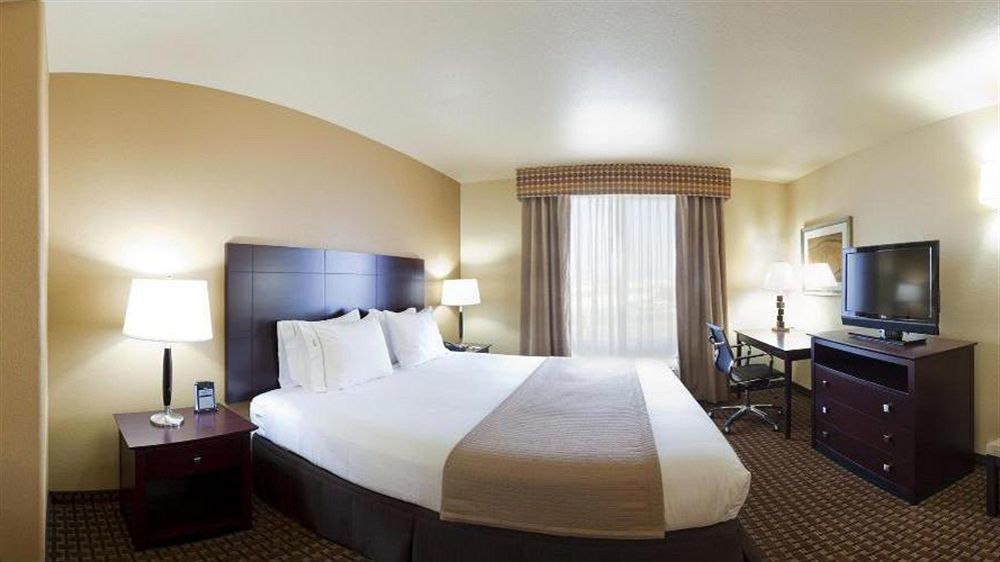 Holiday Inn Express & Suites Dinuba West By Ihg Bagian luar foto